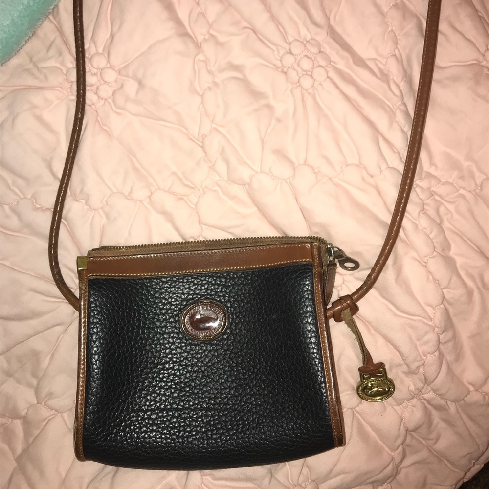 Small VINTAGE Dooney & Bourke crossbody purse!